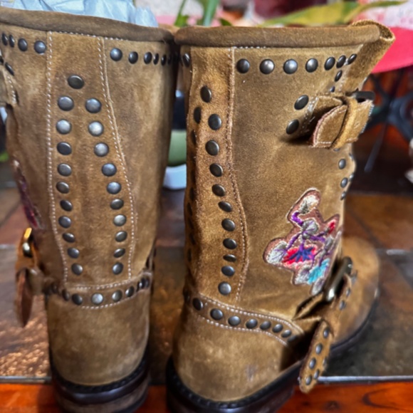 Gorgeous Detailed Frye Oiled Italian Suede Booties Boots Size 7 - Picture 3 of 5